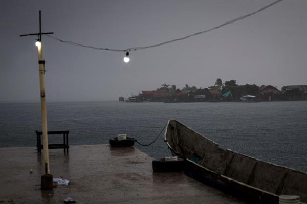 Panamanian authorities handing over keys to new homes to local families on the mainland, after displacement due to climate change and rising sea levels.