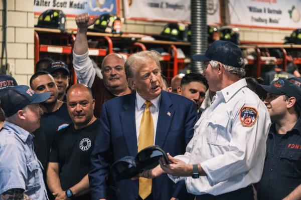 Do<em></em>nald Trump with firefighters